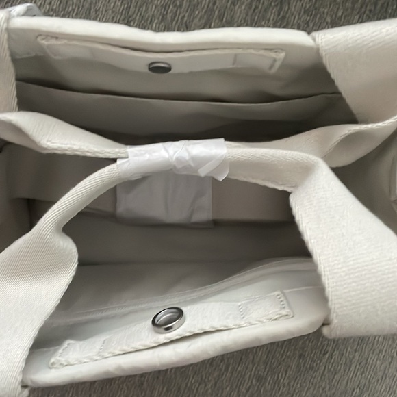 NWT LULULEMON BOXY MINI TOTE BAG 4.5L Bone White OS - Picture 6 of 6
